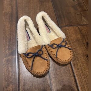 NEW Vineyard Vines Faux Suede Faux Fur Slippers Moccasins Tan Women Size 8